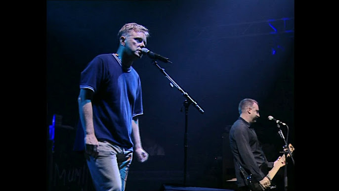 Barney and Hooky onstage at Reading 1998
